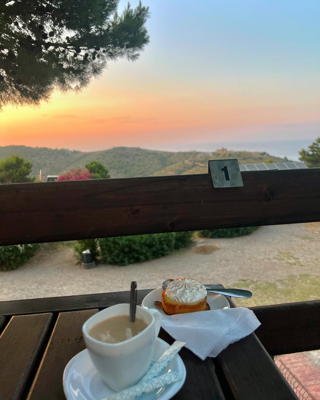 Café au coucher du soleil à la Ferme Djerba